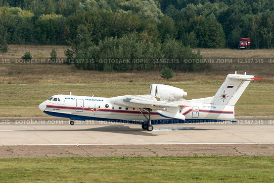 Бе-200. Самолет амфибия МЧС России для тушения пожаров. (2015 год). Редакционное фото, фотограф Алексей Бок / Фотобанк Лори