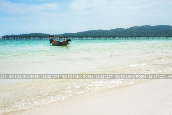 Beautiful beach on Koh Rong island in Cambodia (2013 год). Стоковое фото, фотограф Юлия Бабкина / Фотобанк Лори