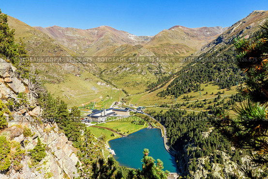 Beautiful mountain peaks in Spain (Pyreness) Стоковое фото, фотограф Arpad Radoczy / Smarterpix / Фотобанк Лори