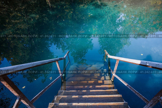 Beautiful natural background. Blue Lake in Kazan. Russia, Republic of Tatarstan, Kazan, September 2023. Стоковое фото, фотограф Photojuli / Фотобанк Лори