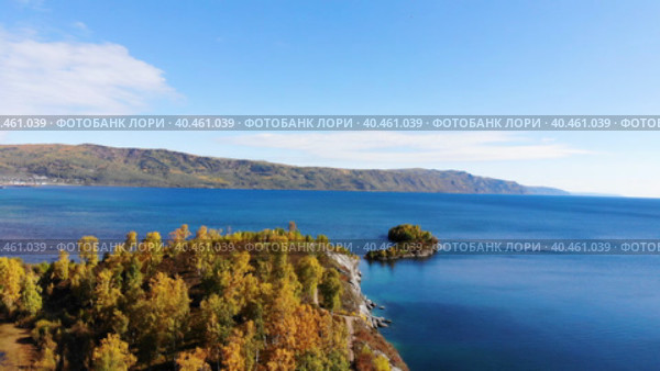 Beautiful panorama of Lake Baikal in autumn. Shamansky Cape from the air. Прекрасная панорама озера Байкал осенью. Шаманский мыс с воздуха. Стоковое видео, видеограф Виктория Тельминова / Фотобанк Лори