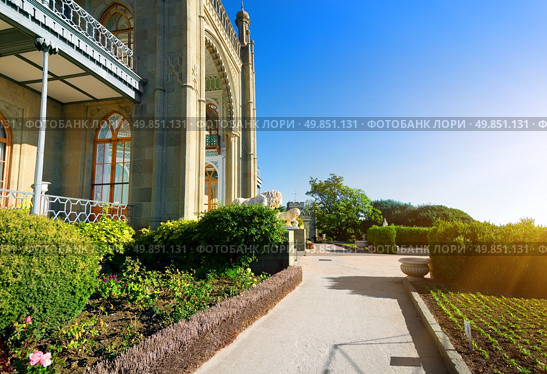 Beautiful park in Vorontsov’s palace in spring. Стоковое фото, агентство Ingram Publishing / Фотобанк Лори