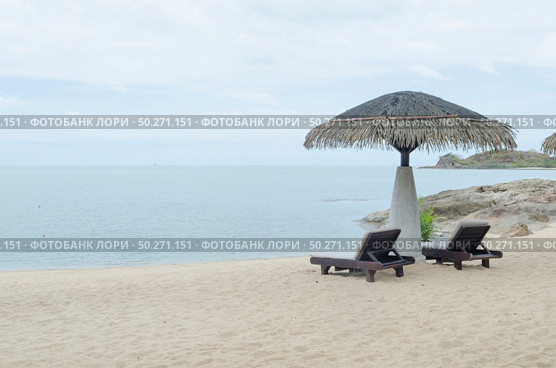 Bed on the beautiful beach at Koh Samui island, Thailand. Стоковое фото, агентство Ingram Publishing / Фотобанк Лори