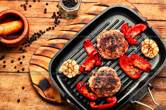 Beefsteak, beef and pork marinated in juniper berries.. Fried beefsteak in bacon. Стоковое фото, агентство Ingram Publishing / Фотобанк Лори