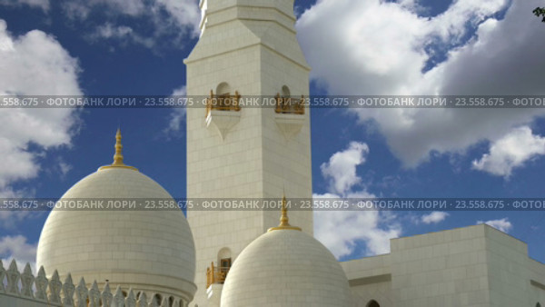 Белая Мечеть Шейха Заида Бин Султана Аль Нахьяна (Sheikh Zayed Mosque) в Абу Даби, ОАЭ (2016 год). Стоковое видео, видеограф Владимир Журавлев / Фотобанк Лори