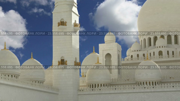 Белая Мечеть Шейха Заида Бин Султана Аль Нахьяна (Sheikh Zayed Mosque) в Абу Даби, ОАЭ (2016 год). Стоковое видео, видеограф Владимир Журавлев / Фотобанк Лори