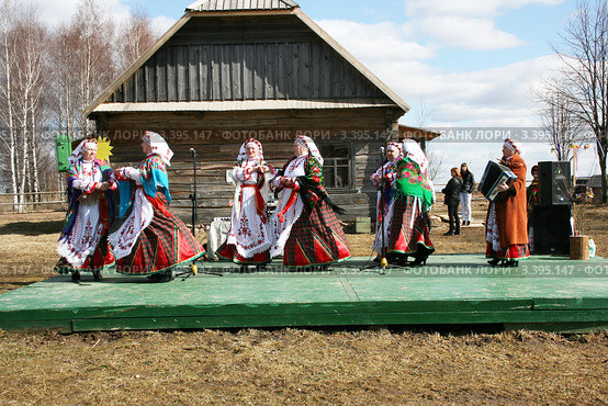 Белорусские народные танцы, Беларусь (2012 год). Редакционное фото, фотограф Марина Шатерова / Фотобанк Лори