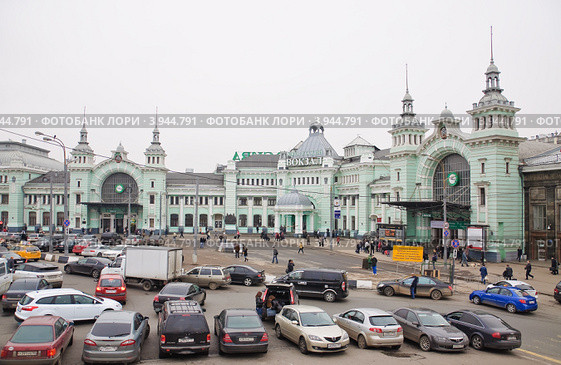 Белорусский вокзал. Площадь Тверская Застава (2012 год). Редакционное фото, фотограф Алёшина Оксана / Фотобанк Лори