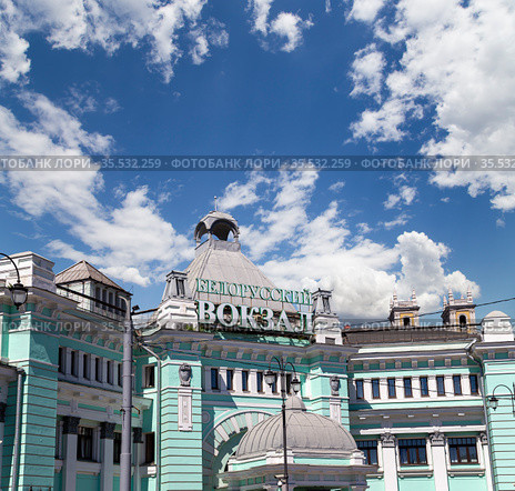 Belorusskiy railway station (written in Russian)-- is one of the nine main railway stations in Moscow, Russia. It was opened in 1870 and rebuilt in its current form in 1907-1912 (2016 год). Редакционное фото, фотограф Владимир Журавлев / Фотобанк Лори
