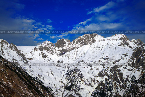Benasque and Cerler mountains in Pyrenees of Huesca in Spain. Стоковое фото, агентство Ingram Publishing / Фотобанк Лори