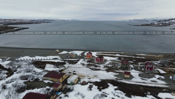 Берег Баренцева моря, заполярная Тундра. Туристическая база Тундра Хаус. Стоковое видео, видеограф Alexey Sudachkov / Фотобанк Лори