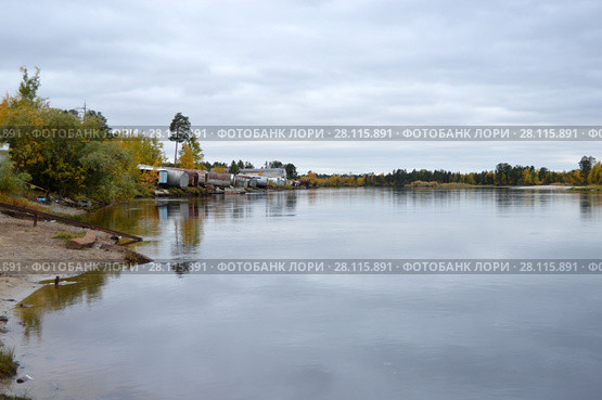Берег реки Пим в городе Лянтор (2017 год). Стоковое фото, фотограф Мазаев Никита / Фотобанк Лори