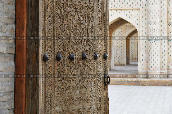 Besh Khovli palace. Old wooden carved door Khiva, Uzbekistan. Стоковое фото, фотограф Знаменский Олег / Фотобанк Лори