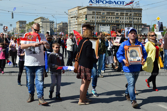 "Бессмертный полк - Москва" на 1-й Тверской-Ямской улице в Москве 9 мая 2015 года. Редакционное фото, фотограф lana1501 / Фотобанк Лори