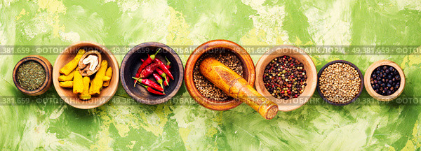 Big set Indian spices and herbs.Food and cuisine ingredients.Spices concept. Different spices in bowls on table. Стоковое фото, агентство Ingram Publishing / Фотобанк Лори