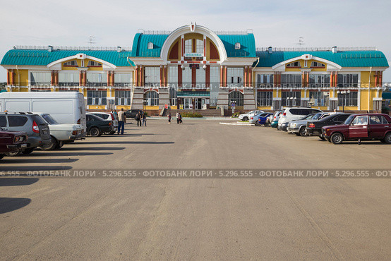 Бийск. Железнодорожный вокзал. (2013 год). Редакционное фото, фотограф Gagara / Фотобанк Лори