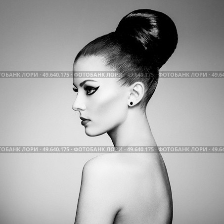 Black and white fashion art studio portrait of beautiful elegant woman.  Elegant ballet style. Hair is collected in high beam. Стоковое фото, агентство Ingram Publishing / Фотобанк Лори
