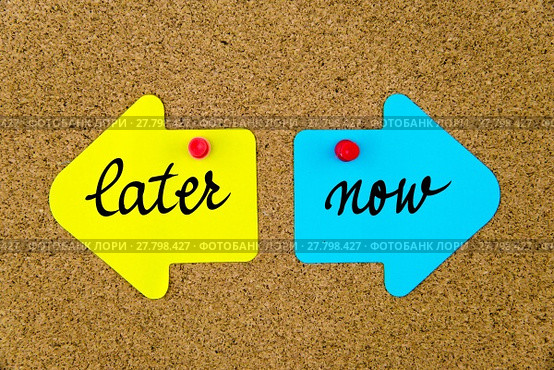 Blank yellow and blue paper notes in shape of opposite arrows. Стоковое фото, фотограф Constantin Stanciu / PantherMedia / Фотобанк Лори