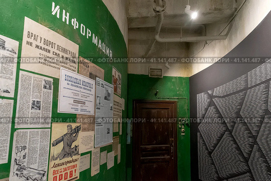 «Блокадный мемориал на Левашовском хлебозаводе». Вход на мультимедийную экспозицию, посвященную блокаде Ленинграда. Культурный центр «Левашовский хлебозавод». Санкт-Петербург (2023 год). Редакционное фото, фотограф Румянцева Наталия / Фотобанк Лори