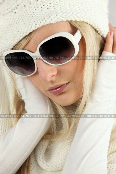 blonde heiress wearing glasses. Стоковое фото, агентство Ingram Publishing / Фотобанк Лори