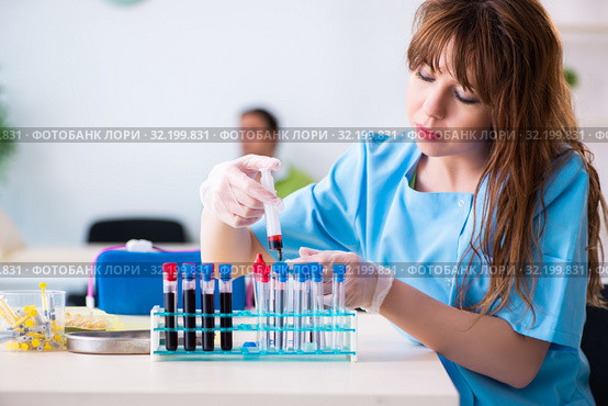 Blood transfusion in hospital clinic. Стоковое фото, фотограф Elnur / Фотобанк Лори