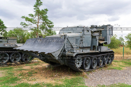 БМК-2, военная быстроходная машина для рытья котлованов и укрытий для солдат, оборудование оборонительных позиций. Волжский, Волгоградская область, Россия. (2021 год). Редакционное фото, фотограф Андрей Цыганков / Фотобанк Лори