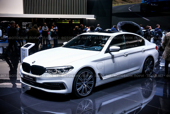 BMW 5-series (2019 год). Редакционное фото, фотограф Art Konovalov / Фотобанк Лори