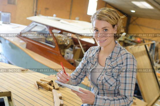 boat estimator doing her estimation. Стоковое фото, агентство Ingram Publishing / Фотобанк Лори