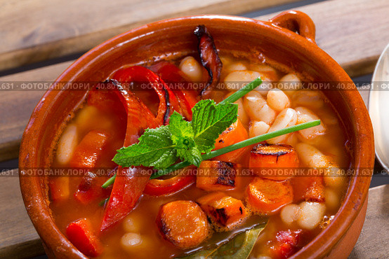 Bob Chorba served in clay bowl. Стоковое фото, фотограф Яков Филимонов / Фотобанк Лори