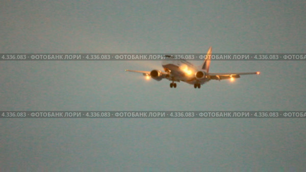 Боинг 737, авиакомпания Трансаэро. Посадка в аэропорту Уфа (2013 год). Редакционное видео, видеограф Mikhail Erguine / Фотобанк Лори