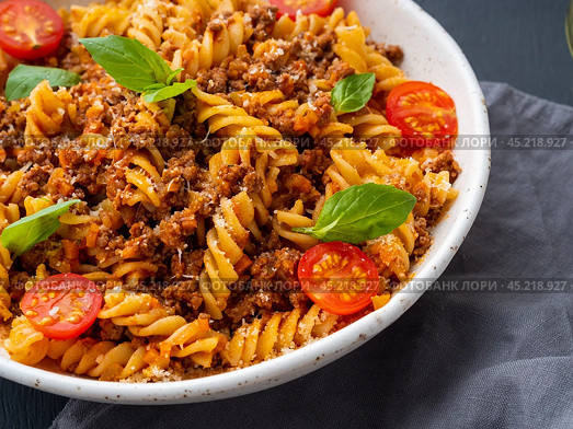 Bolognese pasta. Fusilli with tomato sauce, ground minced beef. Стоковое фото, фотограф Natalia Gdovskaia / Фотобанк Лори