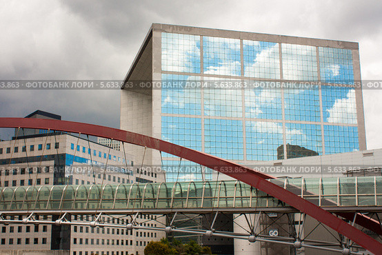 Большая Арка, Дефанс, Париж (2010 год). Редакционное фото, фотограф Сергей Скифский / Фотобанк Лори