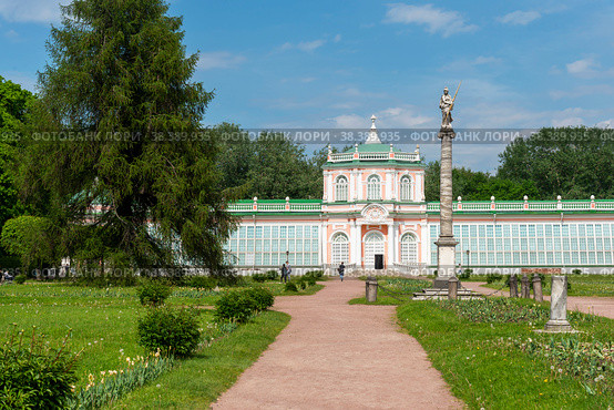 Большая каменная оранжерея (1761—1763). Усадьба Кусково. Партер. Москва (2019 год). Редакционное фото, фотограф Александр Щепин / Фотобанк Лори