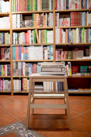 books lying ladder bookstore. High resolution photo. books lying ladder bookstore. High quality photo. Стоковое фото, агентство Ingram Publishing / Фотобанк Лори
