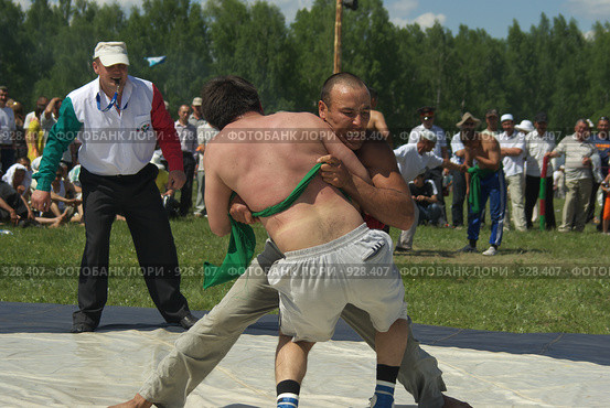 Борьба курэш, праздник сабантуй (2009 год). Редакционное фото, фотограф Талдыкин Юрий / Фотобанк Лори