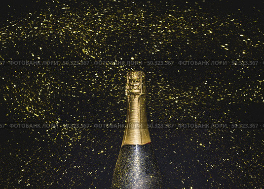bottle champagne flying golden glitters. Стоковое фото, агентство Ingram Publishing / Фотобанк Лори