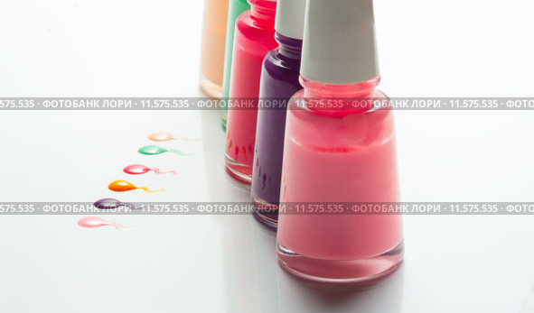 Bottles with spilled nail polish. Стоковое фото, фотограф Sergiy Artsaba / PantherMedia / Фотобанк Лори