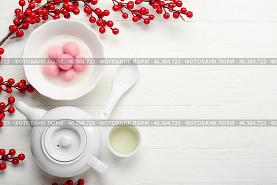 Bowl of tangyuan with teapot, cup and berries on white wooden background. Dongzhi Festival. Стоковое фото, фотограф Pixel_shot / Фотобанк Лори