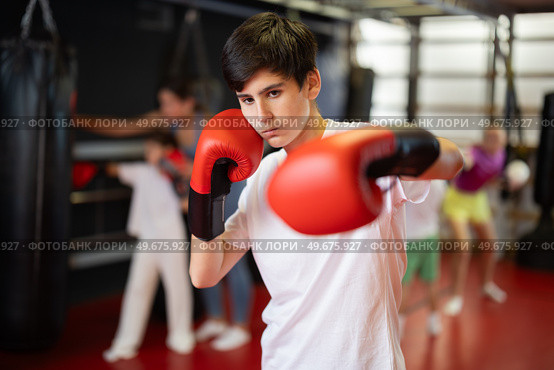 Boy posing during training in boxing gloves. Стоковое фото, фотограф Яков Филимонов / Фотобанк Лори