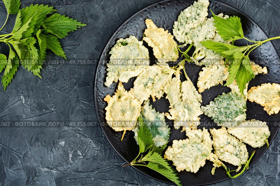 Breaded stinging nettles leaves or battered nettle on concrete background. Hot spring greens appetizer. Breaded nettle or battered nettle. Стоковое фото, агентство Ingram Publishing / Фотобанк Лори