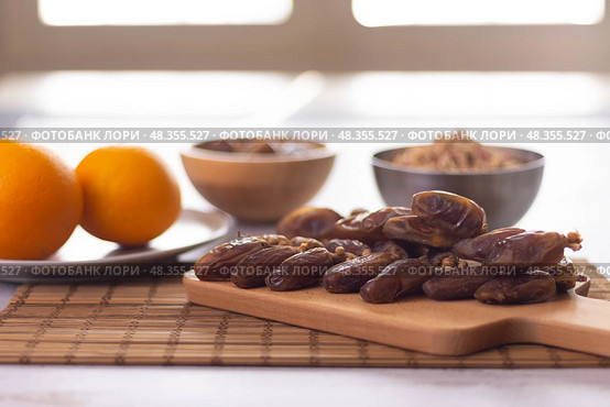 Breakfast with dates and cereal. Стоковое фото, фотограф Jose Leonardo Marino Coronado / Фотобанк Лори