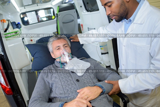 breathing mask for the patient. Стоковое фото, агентство Ingram Publishing / Фотобанк Лори