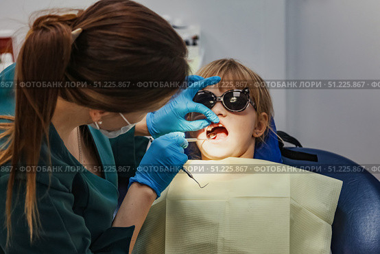 Bright Smiles and Gentle Hands at a Pediatric Dental Appointment for Young Patients. Стоковое фото, фотограф Aleksandr Golubev / Фотобанк Лори