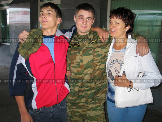 brother and mother hug a recruit cadet before leaving for service at the station. Стоковое фото, фотограф Акиньшин Владимир / Фотобанк Лори