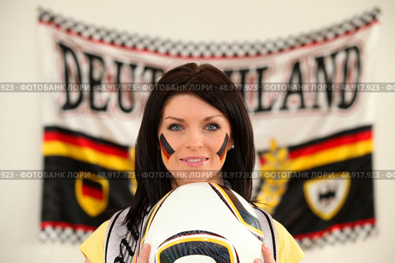 Brunette Germany fan. Стоковое фото, агентство Ingram Publishing / Фотобанк Лори