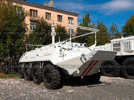 БТР - 60 установленный около здания главного управления МЧС России по Владимирской области. Город Владимир, улица Горького (2019 год). Редакционное фото, фотограф Макаров Алексей / Фотобанк Лори