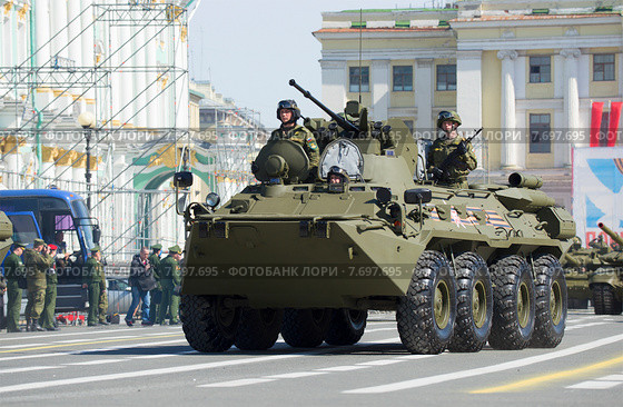 БТР-82А на марше. Репетиция парада в честь Дня Победы на Дворцовой площади (2015 год). Редакционное фото, фотограф Виктор Карасев / Фотобанк Лори