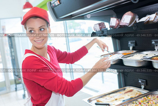 buffet female worker servicing food in cafeteria. Стоковое фото, агентство Ingram Publishing / Фотобанк Лори