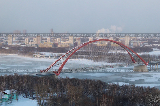 Бугринский мост в Новосибирске зимой (2023 год). Стоковое фото, фотограф Иван Дуплик / Фотобанк Лори