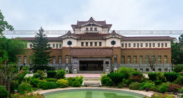 Building of the Sakhalin Regional Museum of Local Lore in Yuzhno-Sakhalinsk, Russia (2022 год). Редакционное фото, фотограф Евгений Харитонов / Фотобанк Лори